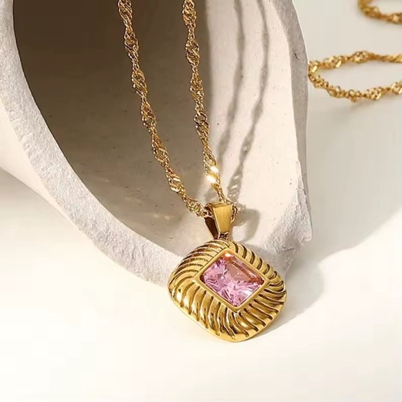 18K Gold plated -  Pink Pendant Necklace - Picture 3 of 7